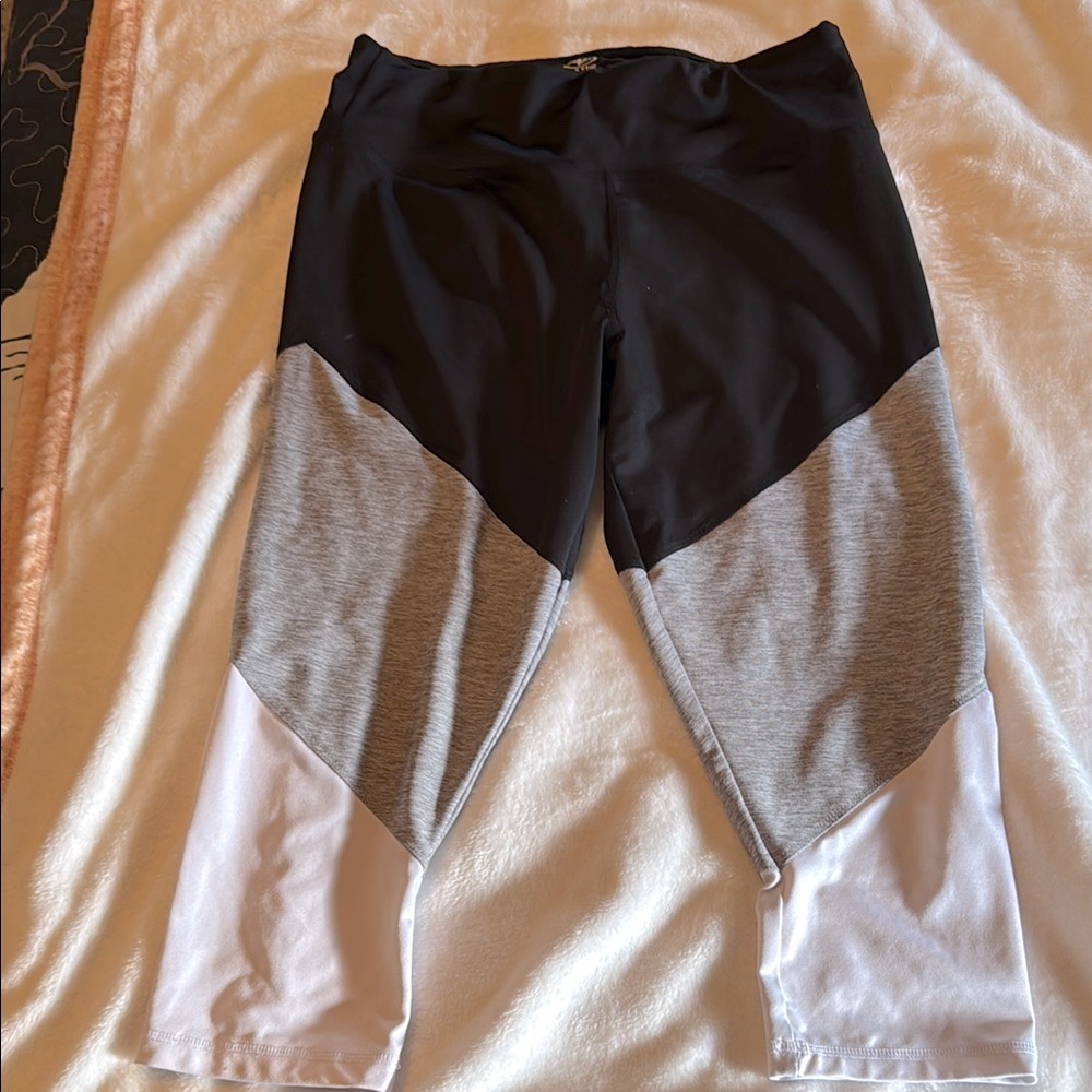 Black and Gray Colorblock capri Leggings